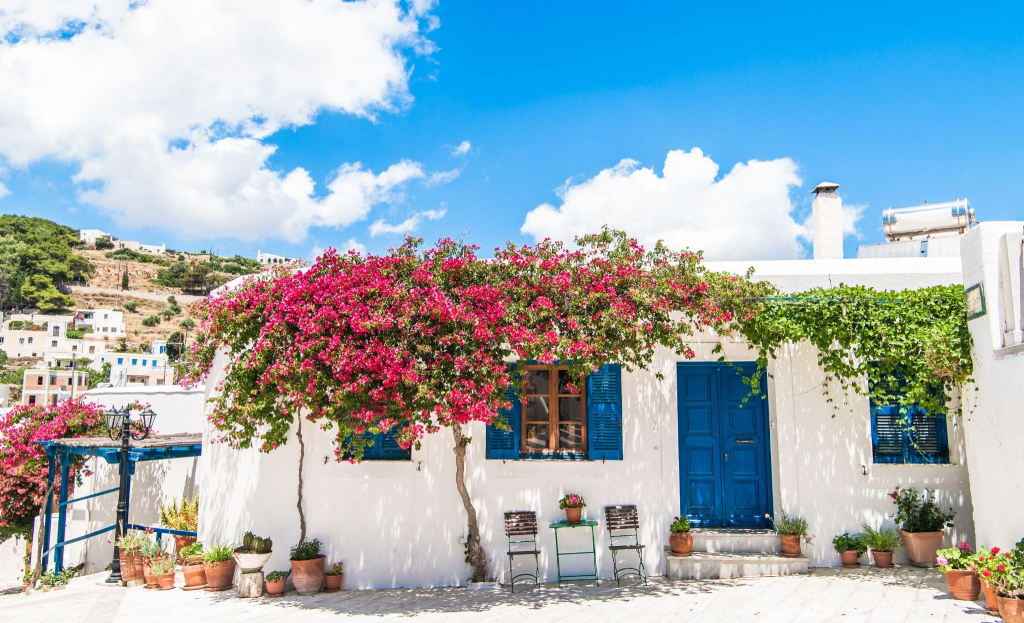<h3>Lefkes Village:</h3>
