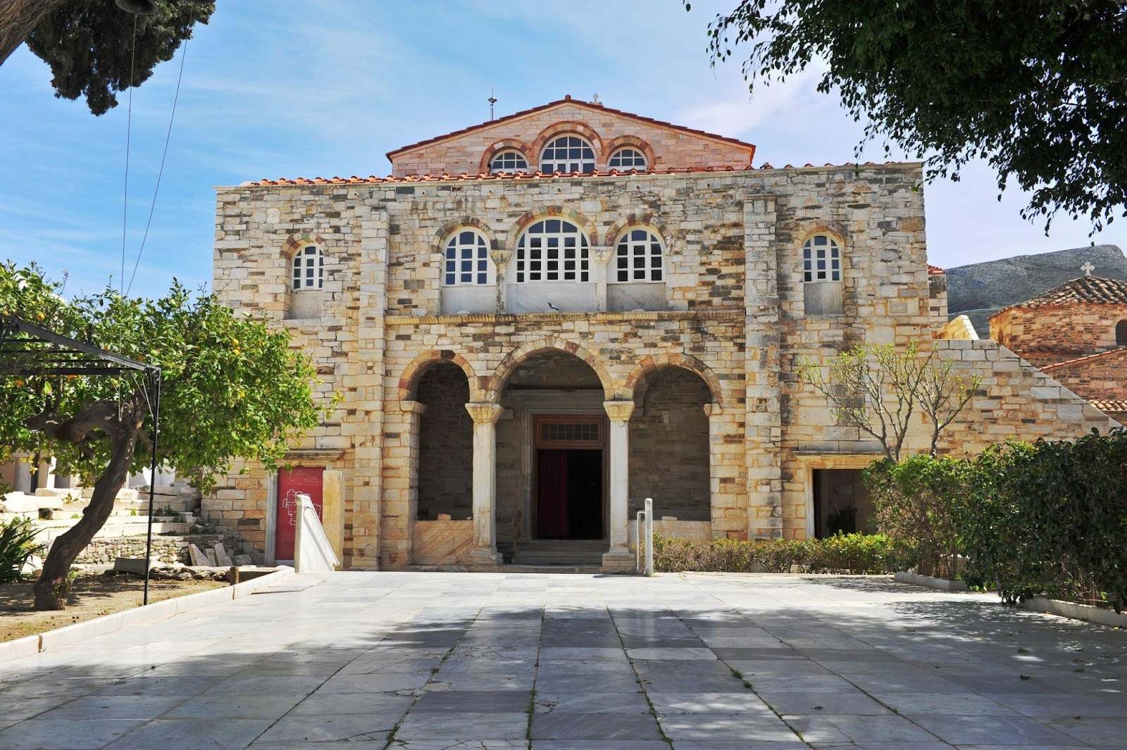 <h2>Parikia & Panagia Ekatontapiliani – 20 Minutes by Car</h2>